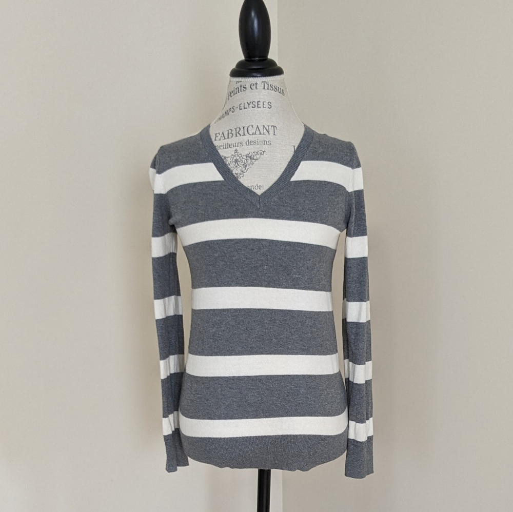 LOFT women's sweater size S